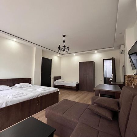 Guest House Madonna 코불레티 외부 사진