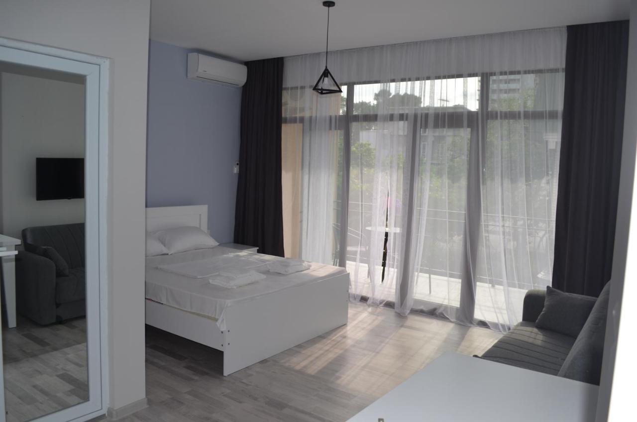 Guest House Madonna 코불레티 외부 사진