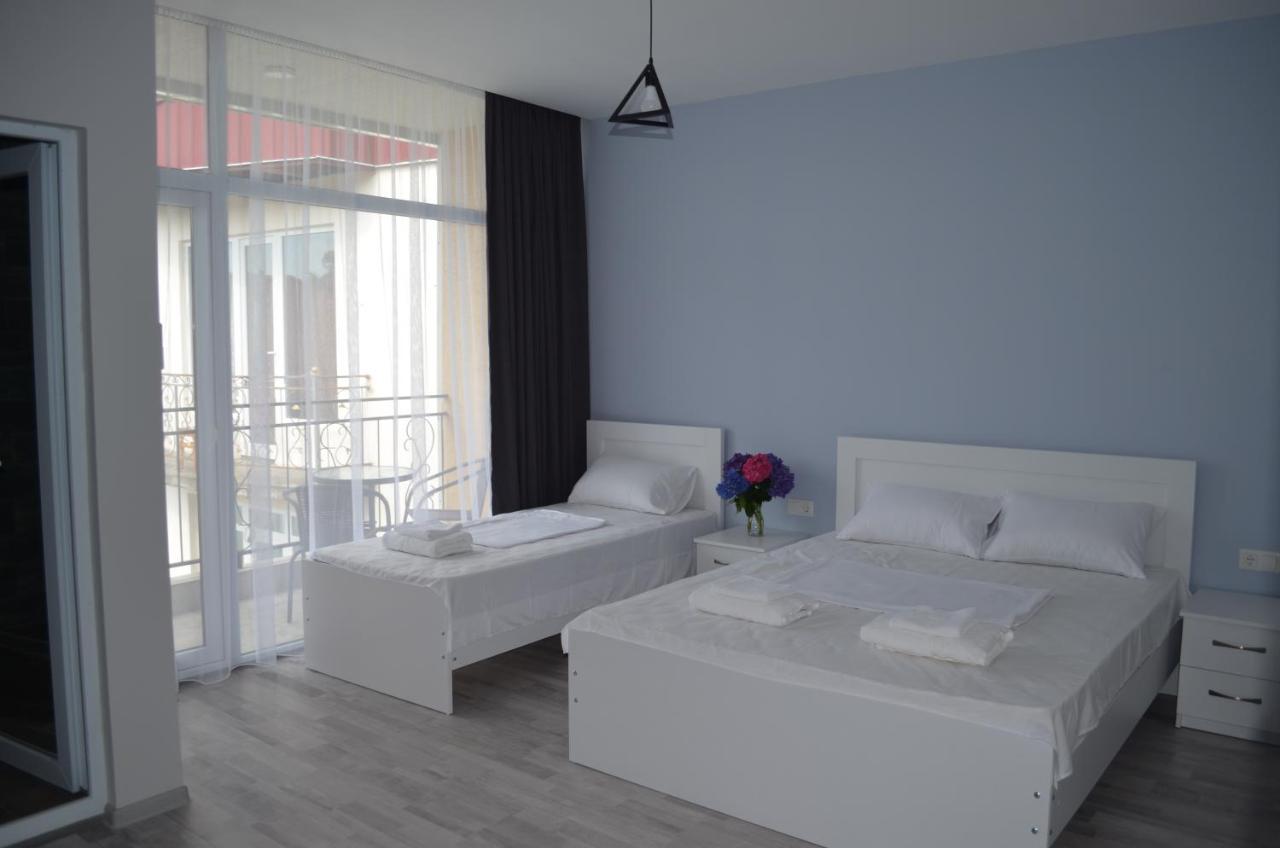 Guest House Madonna 코불레티 외부 사진