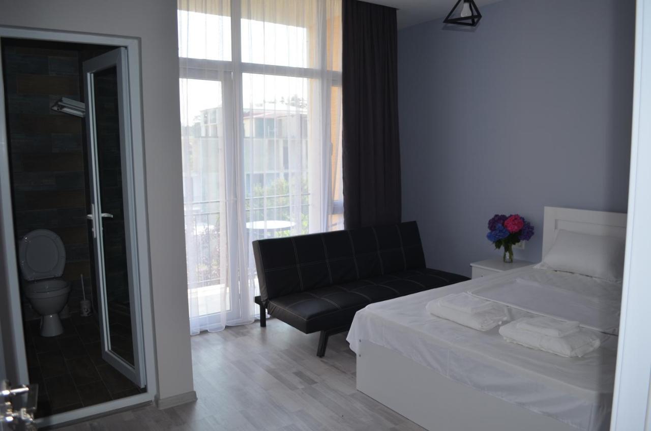 Guest House Madonna 코불레티 외부 사진