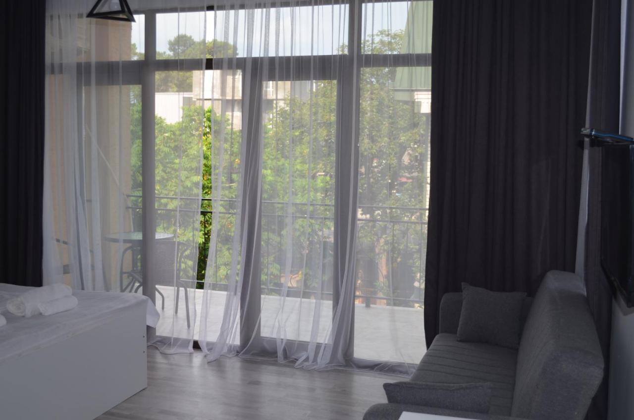 Guest House Madonna 코불레티 외부 사진