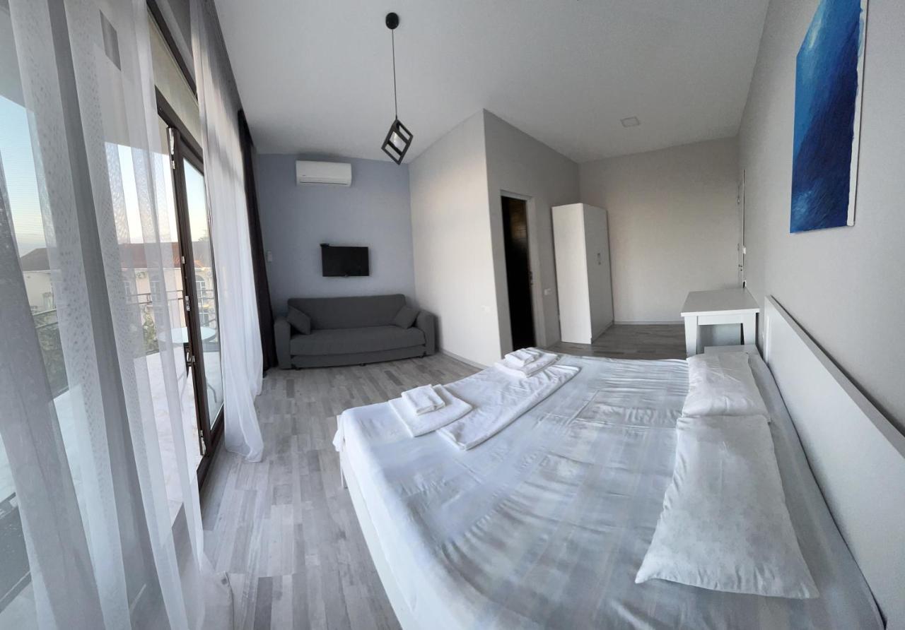 Guest House Madonna 코불레티 외부 사진