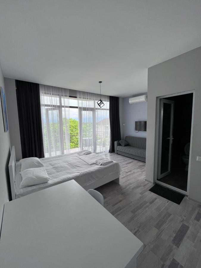 Guest House Madonna 코불레티 외부 사진