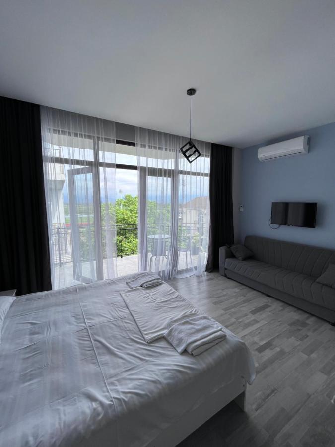 Guest House Madonna 코불레티 외부 사진