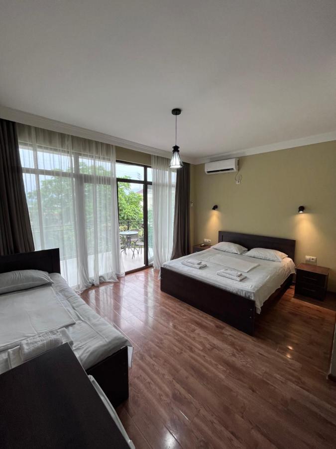 Guest House Madonna 코불레티 외부 사진