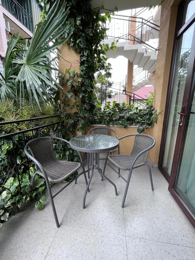 Guest House Madonna 코불레티 외부 사진