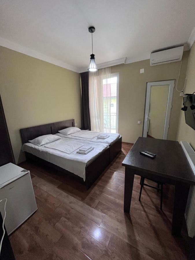 Guest House Madonna 코불레티 외부 사진