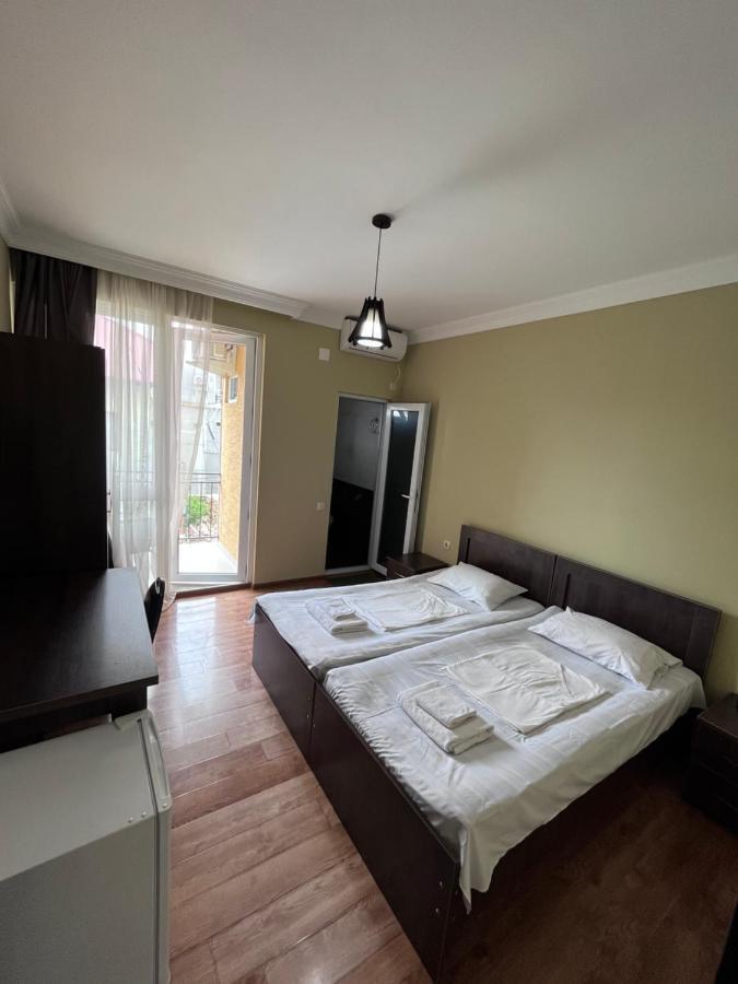 Guest House Madonna 코불레티 외부 사진