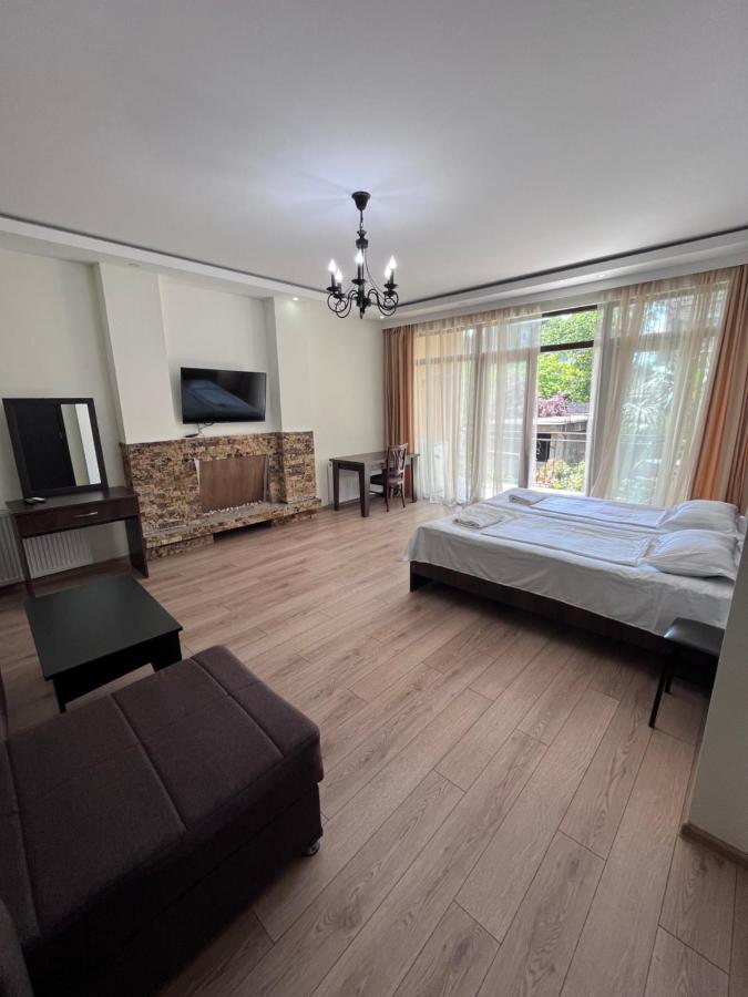 Guest House Madonna 코불레티 외부 사진
