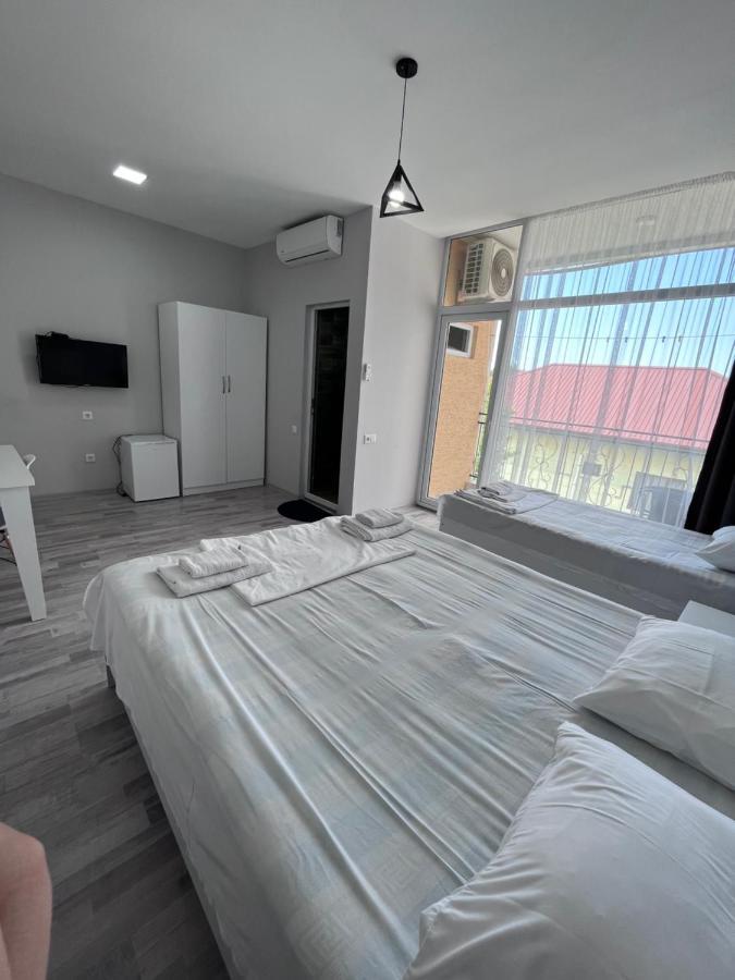 Guest House Madonna 코불레티 외부 사진