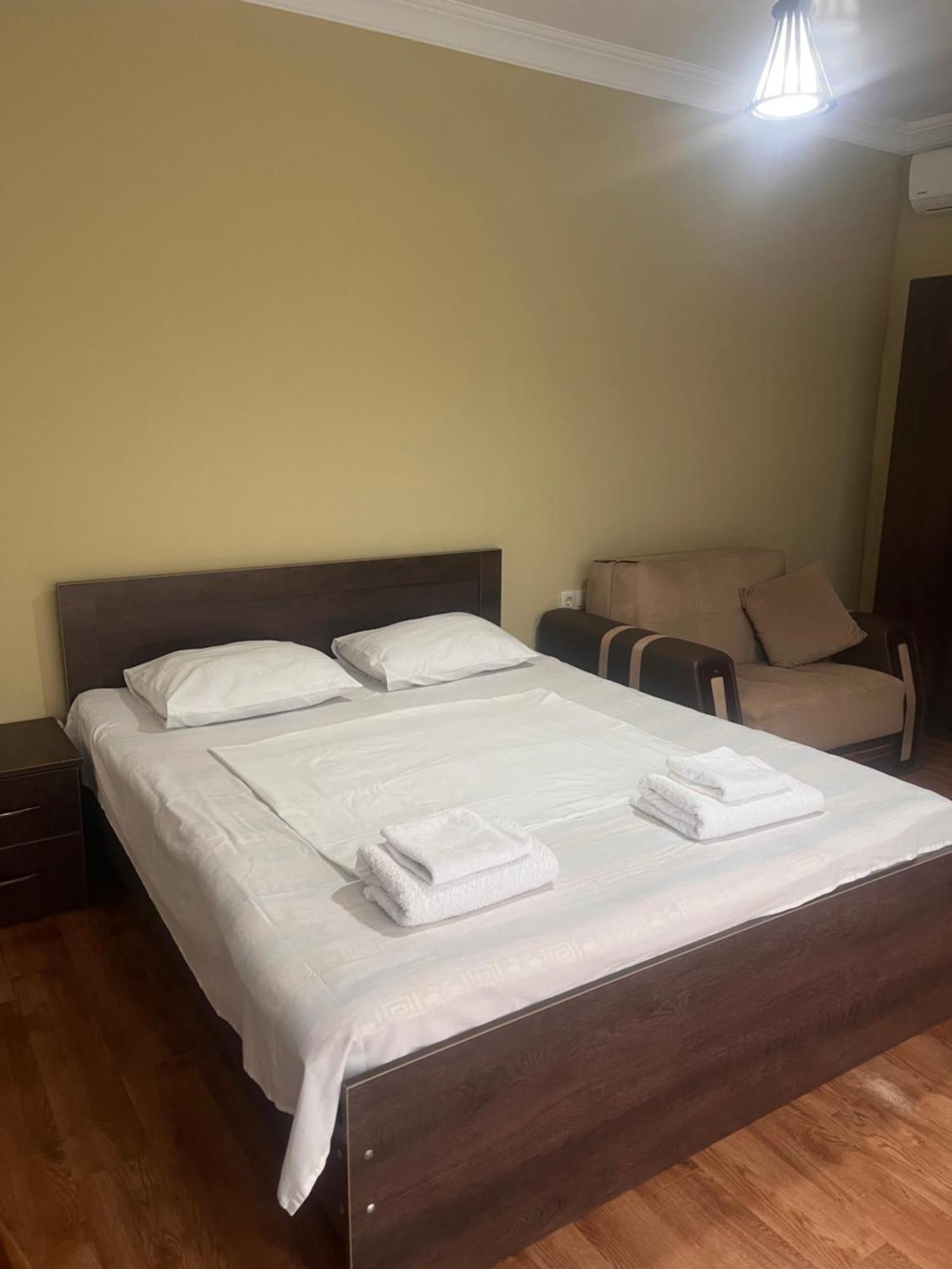 Guest House Madonna 코불레티 외부 사진